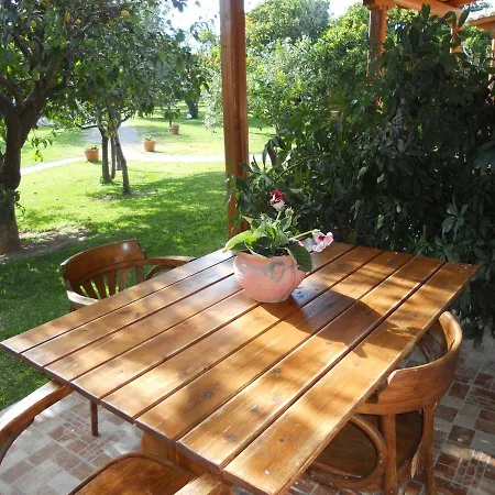 Le Jardin De Temeni アパート