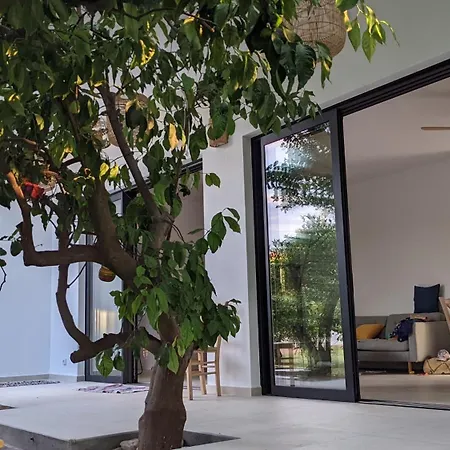 Le Jardin De Temeni アパート