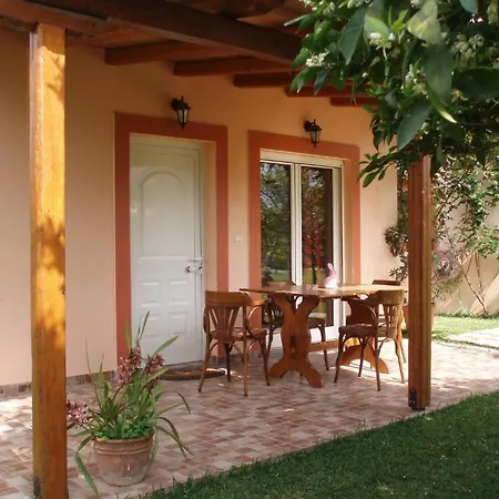 Le Jardin De Temeni アパート